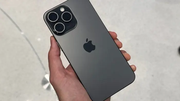 iPhone 15 Pro cũ giảm giá, vẫn hỗ trợ Apple Intelligence