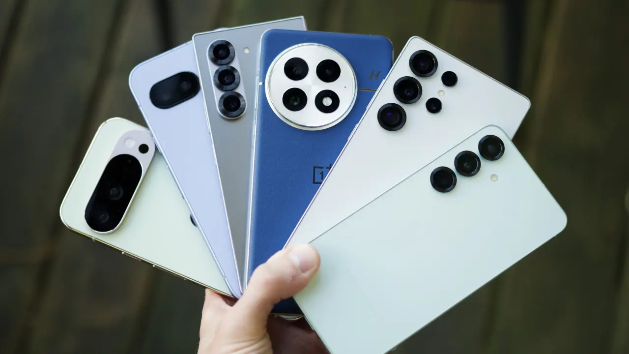 Ứng dụng giả mạo ngân hàng bị cảnh báo, iPhone Duo lộ điểm yếu | ĐTCN 25/10 10 Gemini và ChatGPT tranh luận về điện thoại tốt nhất nhưng chọn hai mẫu khác nhau