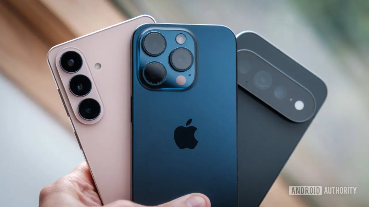 Lừa đảo Zalo CCCD bị cảnh báo, VNeID mở thêm dịch vụ điện | ĐTCN 26/10 6 iPhone, Pixel và Galaxy được đặt lên bàn cân về chụp chân dung