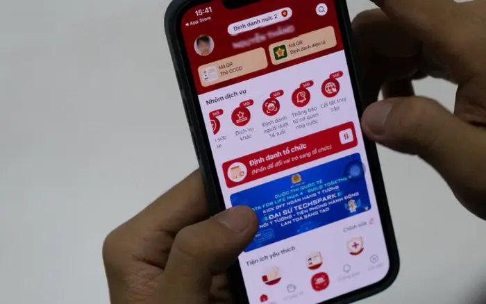 Ứng dụng giả mạo ngân hàng bị cảnh báo, iPhone Duo lộ điểm yếu | ĐTCN 25/10 4 VNeID có thể tự khóa nếu căn cước điện tử bị khóa hoặc số thuê bao không còn chính chủ